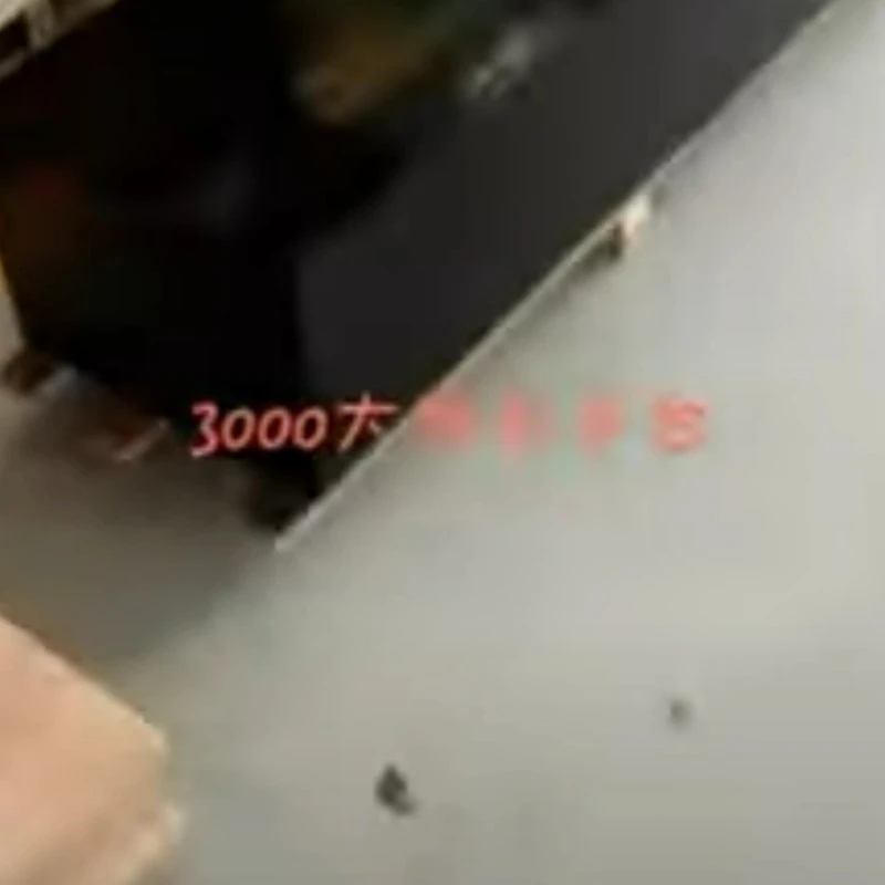 O platformă de granit de 3 metri lungime