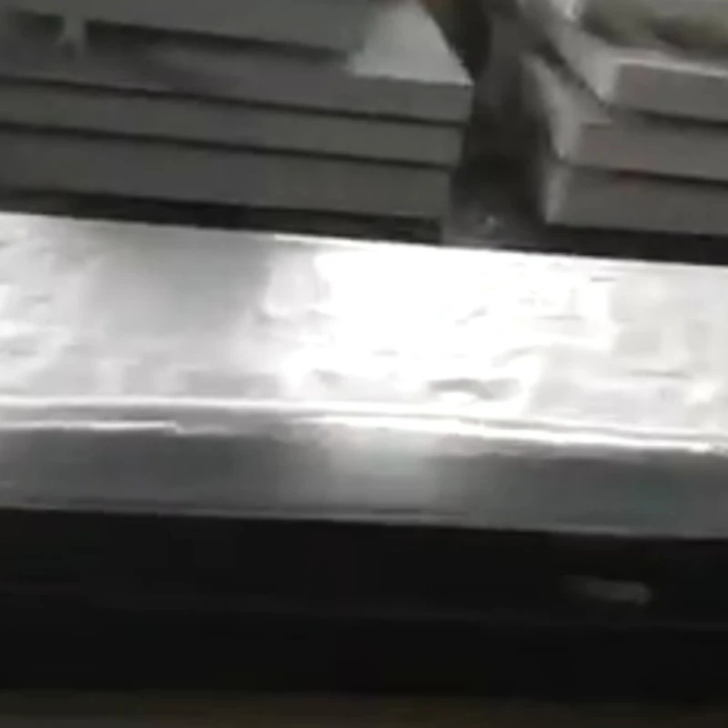Platforma de granit de patru metri este ambalată și expediată
